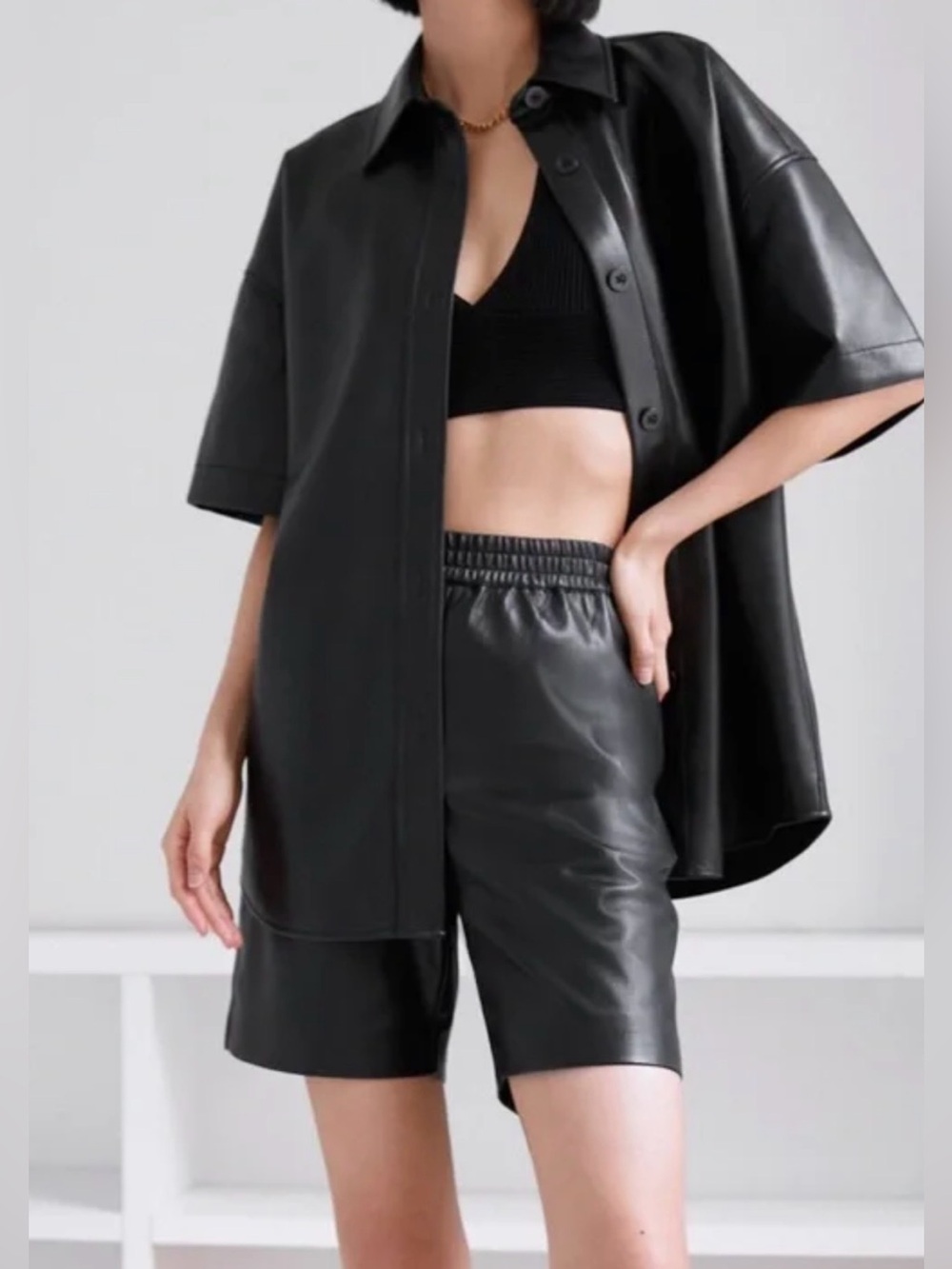 Aritzia Babaton Smith Leather Shorts black size 8(30x7”)